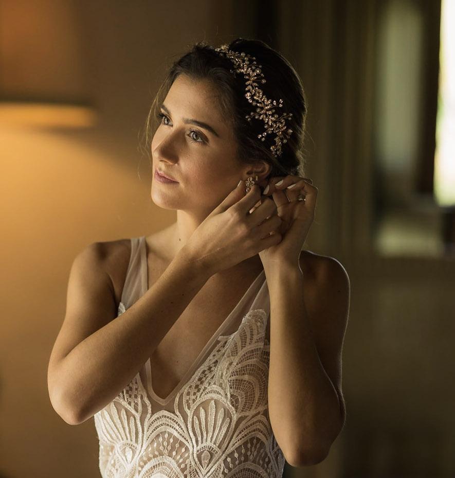 Chiara headdress