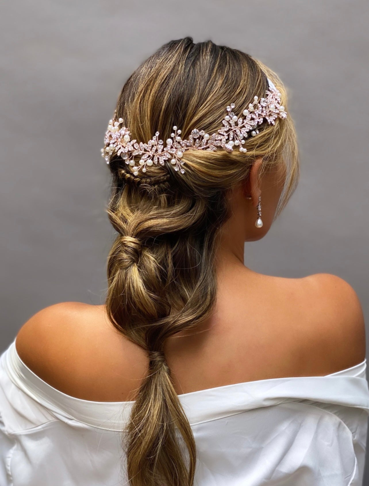 Chiara headdress